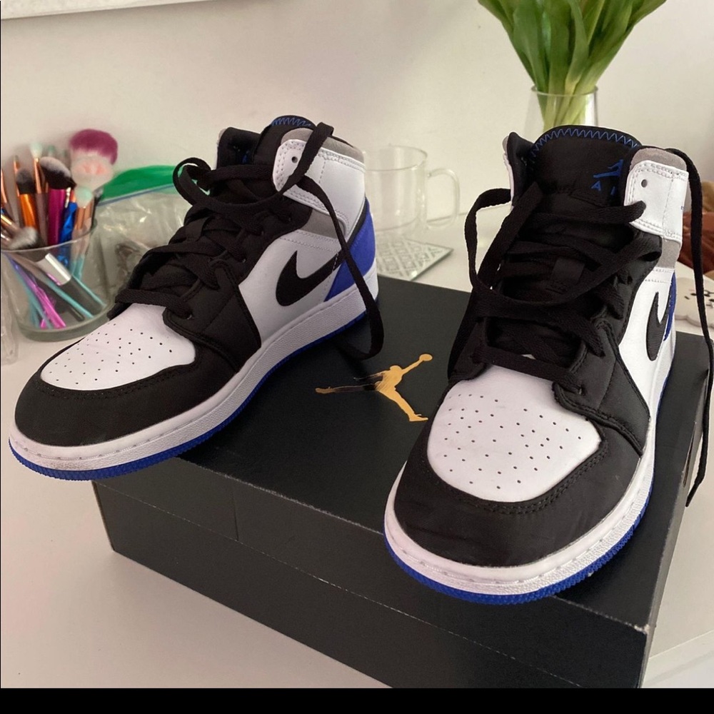 Air Jordan 1 Mid SE white black royal (GS) size 8.5 womans